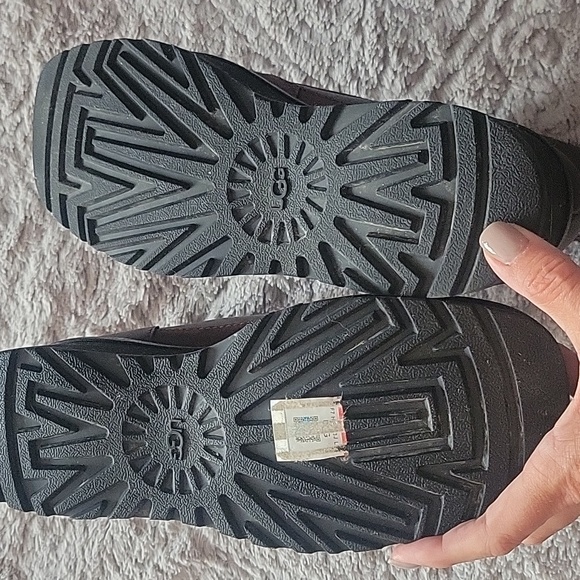 Like New UGG® Cityfunc Zip size 7 - Picture 6 of 9